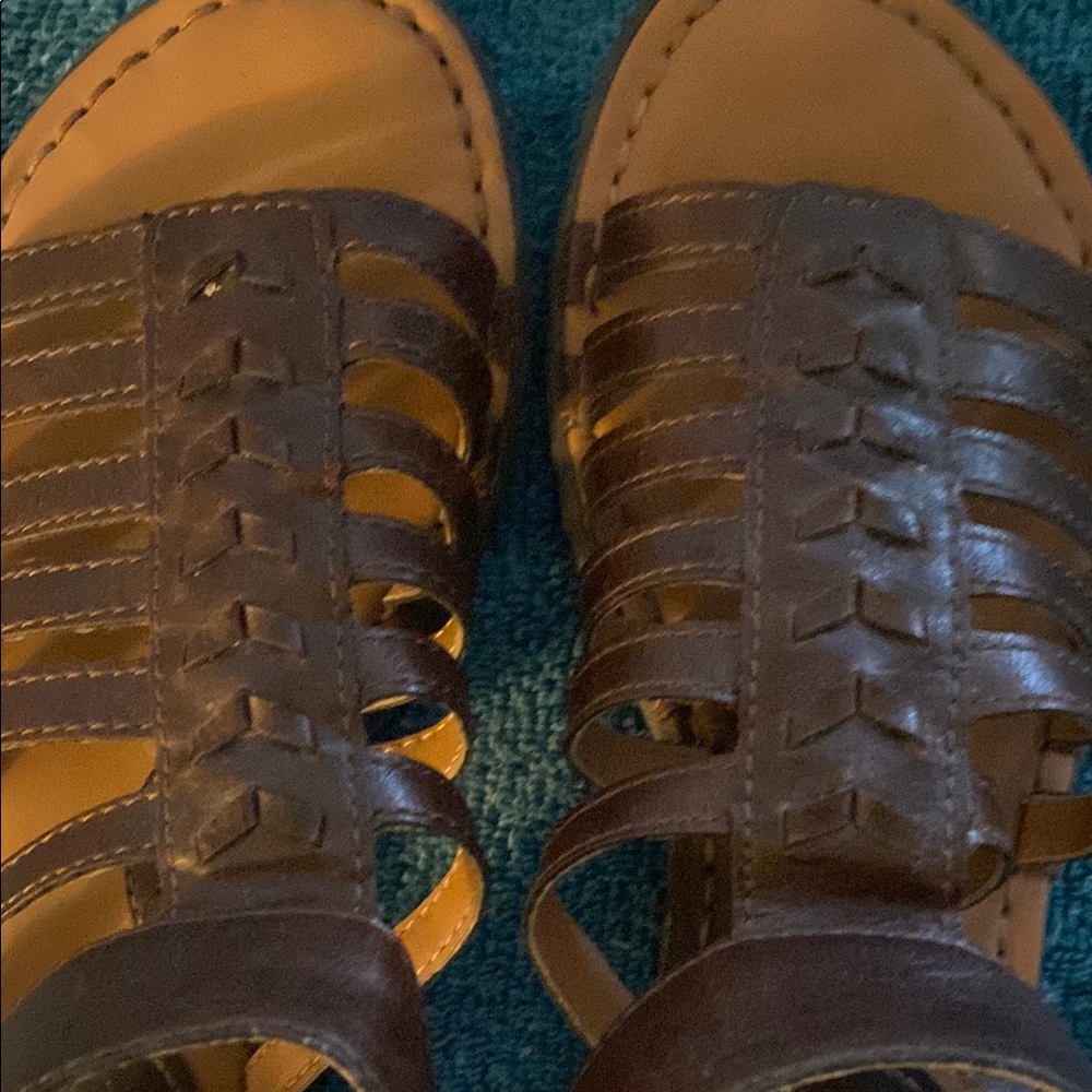 b.o.c. Brown Strappy Gladiator Sandals 6.5 - Picture 3 of 9